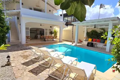Villa individuelle 5ch A/C - 80m plage-restos-bars/piscine et jardin privés/Wifi