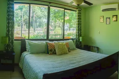 Image de 1 Block from beach - Seaside Serenity Condo for 6