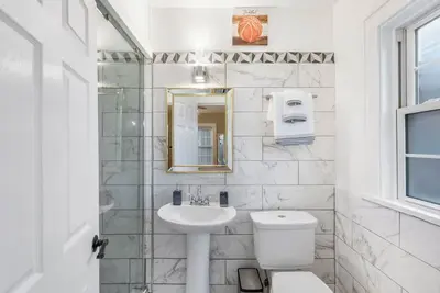 Image de Spacious 5 Br/3 Bath Midtown Home - Near Zoo and Liberty Bowl