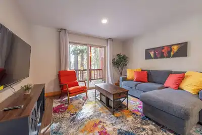 Image de Lakehaus, East Unit, in Tahoe Vista-Close to Beach & Slopes-Sleeps 8