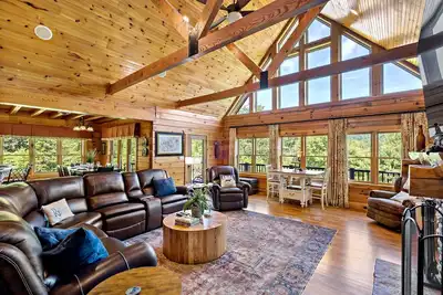 Image de Crazy About the View | Pet Friendly, Hot Tub & Year-Round Views!