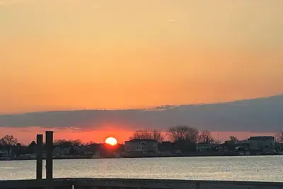 Image de Newly discounted rates. The perfect house minutes from the Jersey Shore.