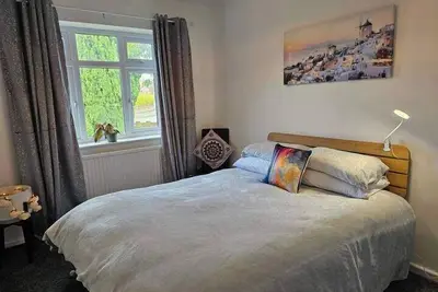 Image de Pet Friendly - 2 Bedrooms - 4 Guests - Parking