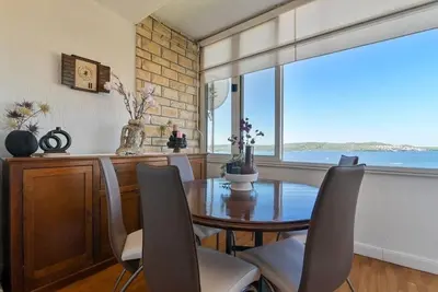 Image de Appartement de deux chambres avec le balcon et la vue sur le mer Trogir (A-24144-b)