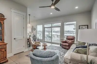Image de Spacious Waterfront 3 Bed, 2 Bath – Boat Parking Available!