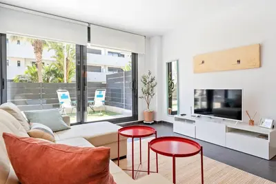 Image de Rez-de-jardin avec jardin privatif à 1min plage