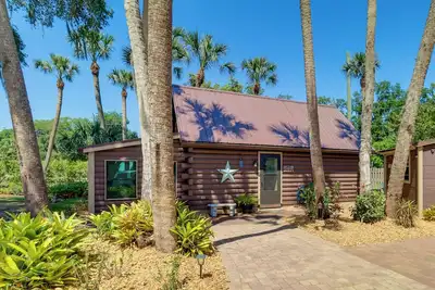 Image de Fish On-Site: Okeechobee Cabin w/ Pool Access