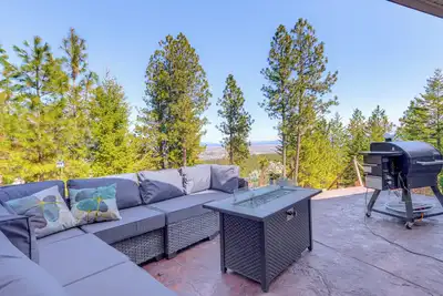 Image de Post Falls Mountain Escape w/ Stunning Views!
