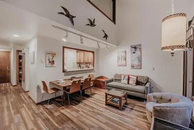 Image de Condo 91sw avec vue sur la rivière et à proximité des commodités communautaires