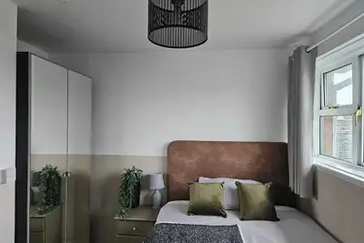Image de Queens Room - 1 Bedroom in Shared House - Stonehouse