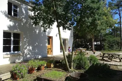 Image de Maison familiale entre océan et forêt, à 2 min à pieds de la plage.