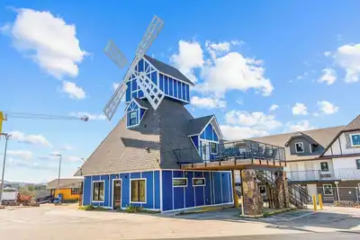 Image de The Mill on the Strip! Walk to Everything!