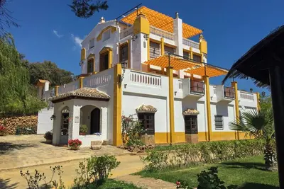 Image de Finca La Lola - Secluded hacienda - 12 bedroom house with pools, land and views!