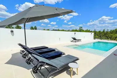Image de Maison de vacances privée avec Wifi, piscine privée, climatisation, Tv, terrasse, animaux admis
