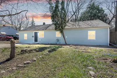 4-bedroom house in wonderful Lansing with Ac, WiFi
