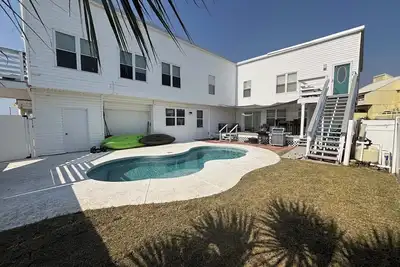 Image de 🐾🌴 Pet Friendly - No Pet Fee | Private Pool | Beach Bay Bliss