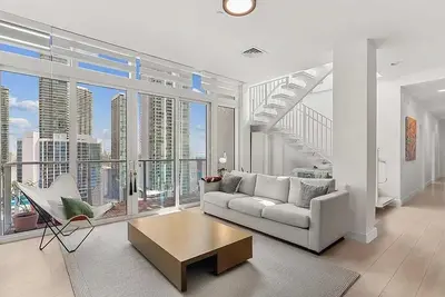 Image de Penthouse with Rooftop Terrace in Edgewater