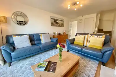 Image de Padstow Holiday Home 2 Bedrooms, wifi, rear decked patio, pets welcome - parking