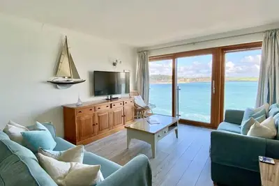 Image de 14 The Old Boatyard -with parking and  Incredible Estuary Views