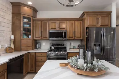 Image de Spacious, 4 bedroom garden paradise with hot tub awaits in Winnebago County