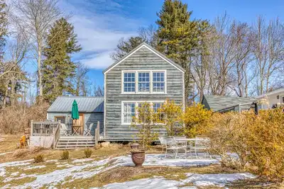 Image de Light-filled Carpenter's Cottage in Stockbridge