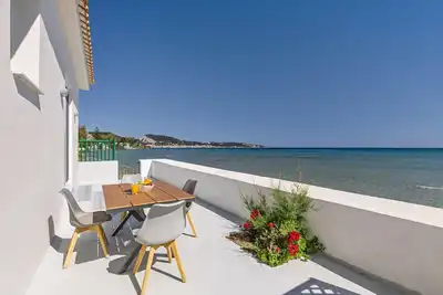 Image de Aliki's Summerhouse 1