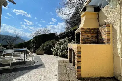 Image de Villa avec piscine face aux montagnes