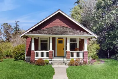 Image de Charming farmhouse close to local attractions, beaches, hiking, & more