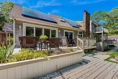 Image de Peaceful home convenient to bike path, beaches, shopping, dining & entertainment