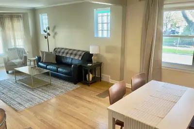 Image de Charming 2-bedroom residence in Jefferson Park, Chicago!