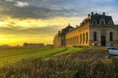 Image de Outside downtown Olympia and one mile from the State Capitol