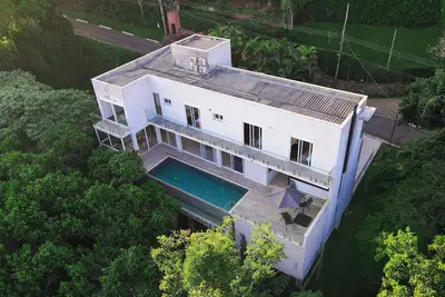 Image de Sophistication & Beauty - Chácara dos Lagos