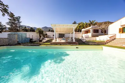 Image de Villa Casty by the Sea with Private Pool