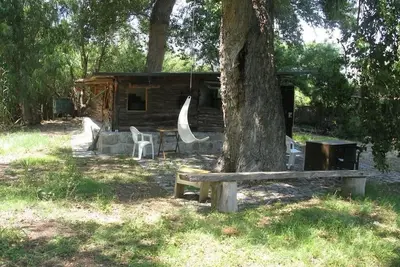 Image de Exclusive alternative to camping in the shade of ancient poplars