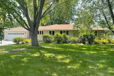 Image de Location! ! Near Hospital. 2 Bath, 3-bedroom house in delightful St. Cloud.