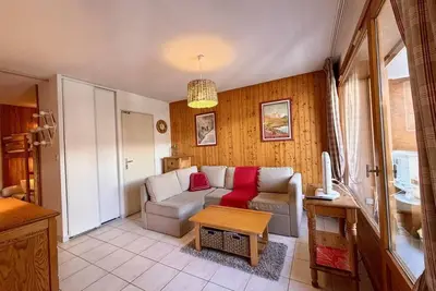 Image de À 200m des pistes de ski, 2ème étage, balcon, parking, télévision, casier à ski, 30m², Vars