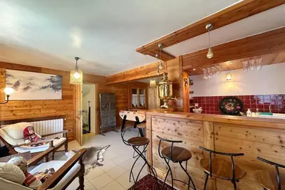 Image de Chalet, sauna, balcon, cheminée ou poêle à bois, casier à ski, 230m², Vars