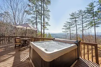 Image de Summer Getaway with Mountain View from the deck! Close to Dollywood!