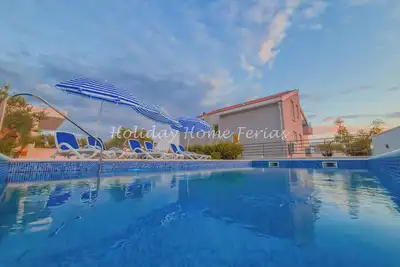 Image de Holiday Home Ferias in Makarska for 6 - Private Pool, Parking, Bbq & Fast Wi-Fi