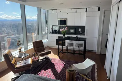 Image de Stampede Home Base: take off your cowboy boots each night in our Calgary studio!