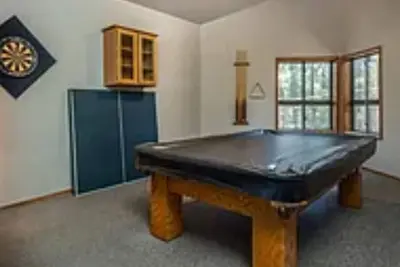 Image de Charming 2-bedroom cabin with a loft in Marvelous Munds Park with WiFi