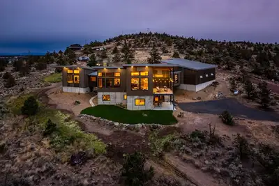 Image de Modern Retreat with Cascade & Smith Rock Views