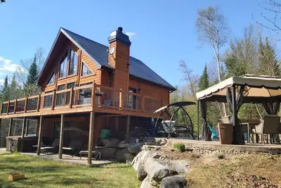 Image de Chaleureux chalet en bois rond avec spa