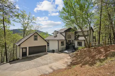 Image de Dream Home in Jasper – 5 bedroom Stunner with Space & Style