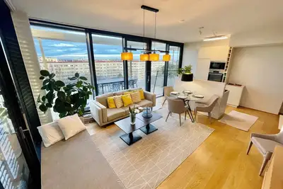 Image de Penthouse apartment with car parking and easy metro access / free gym available