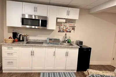 Image de 1 bedroom in-home mini apartment in Dieppe 5 min drive to the airport Wifi
