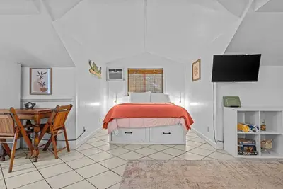 Image de Sparkling Beach Cottage~ Hot Tub! ~3 Min to Sand