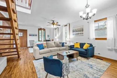 Image de Beach House~Hot Tub~3 Min to Sand~Family Friendly