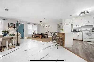 Image de Lush Lounge~Fire Pit~Bbq~Family