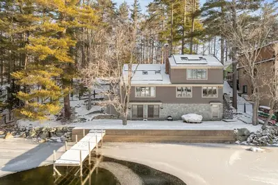 Image de Year-Round Lakefront Retreat- Prime Location!